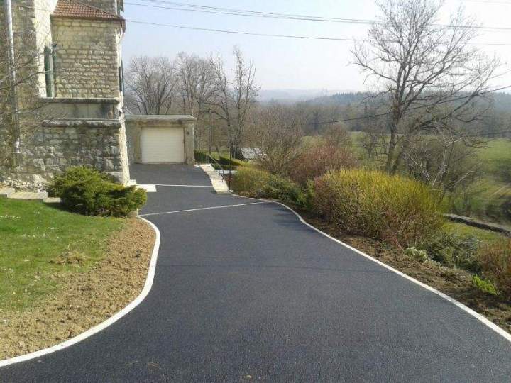 Goudronnage d'une allée Montbéliard